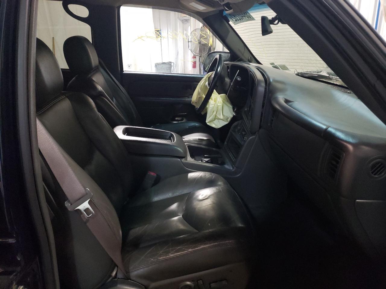 Photo 5 from auction – 2004 CHEVROLET AVALANCHE with VIN 3GNEK12T64G338315