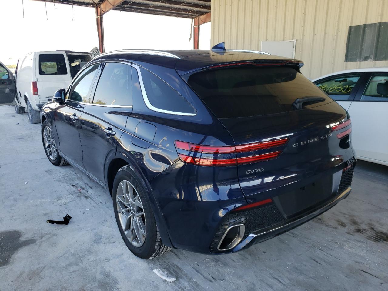 Photo 3 from auction – 2022 GENESIS GV70 BASE with VIN KMUMADTB0NU059954