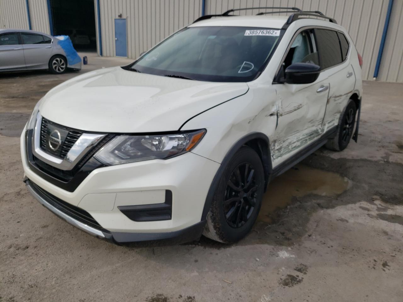 Photo 2 from auction – 2017 NISSAN ROGUE S with VIN 5N1AT2MT1HC868803