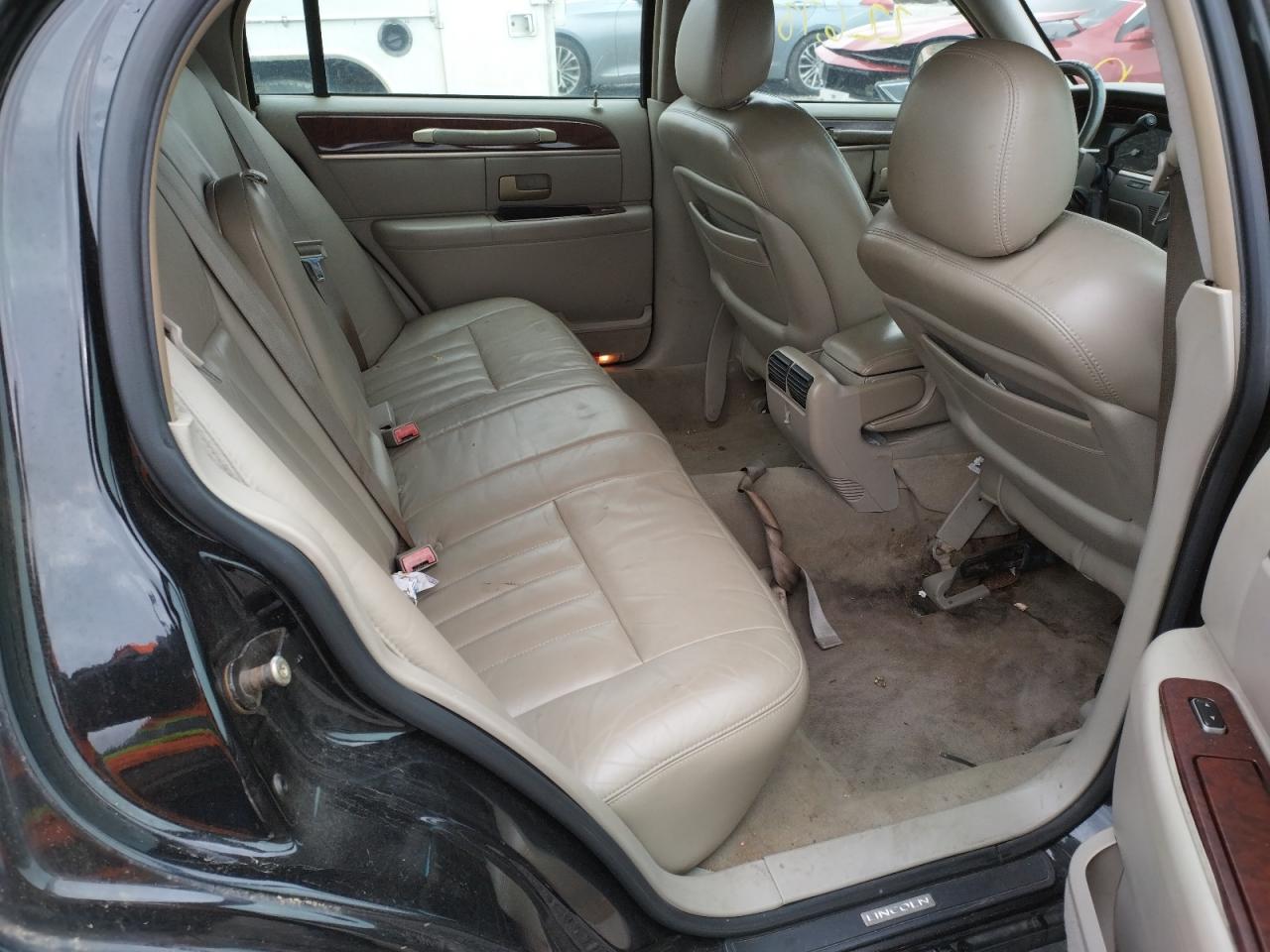 Photo 6 from auction – 2004 LINCOLN TOWN CAR E with VIN 1LNHM81W14Y669356