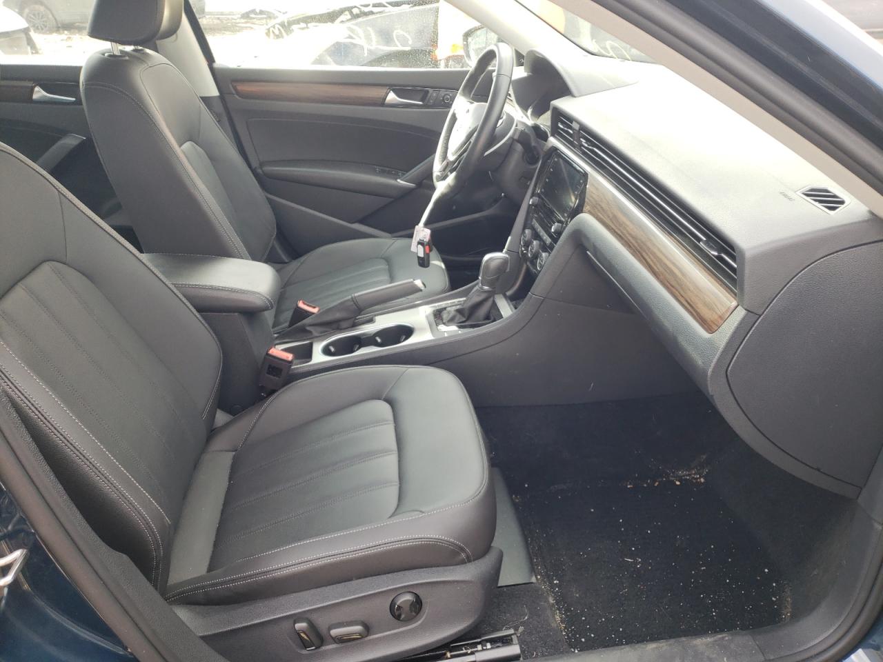 Photo 5 from auction – 2020 VOLKSWAGEN PASSAT SEL with VIN 1VWCA7A34LC025317