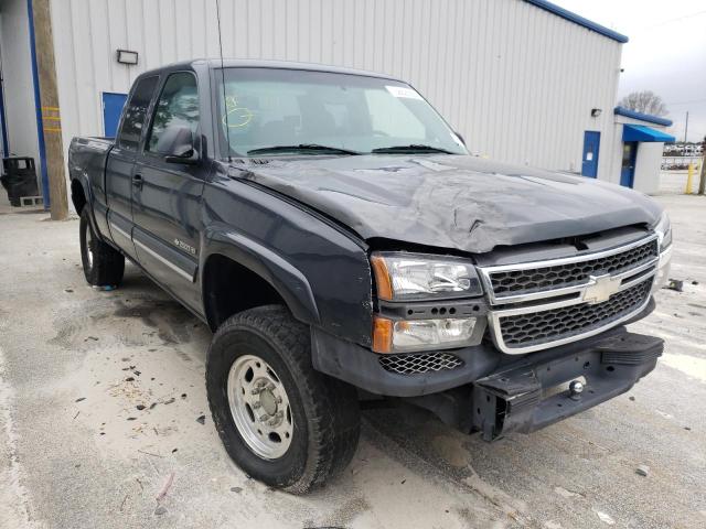 CHEVROLET SILVERADO 2003 with VIN 1GCHK29U13E137714 - Photo from auction