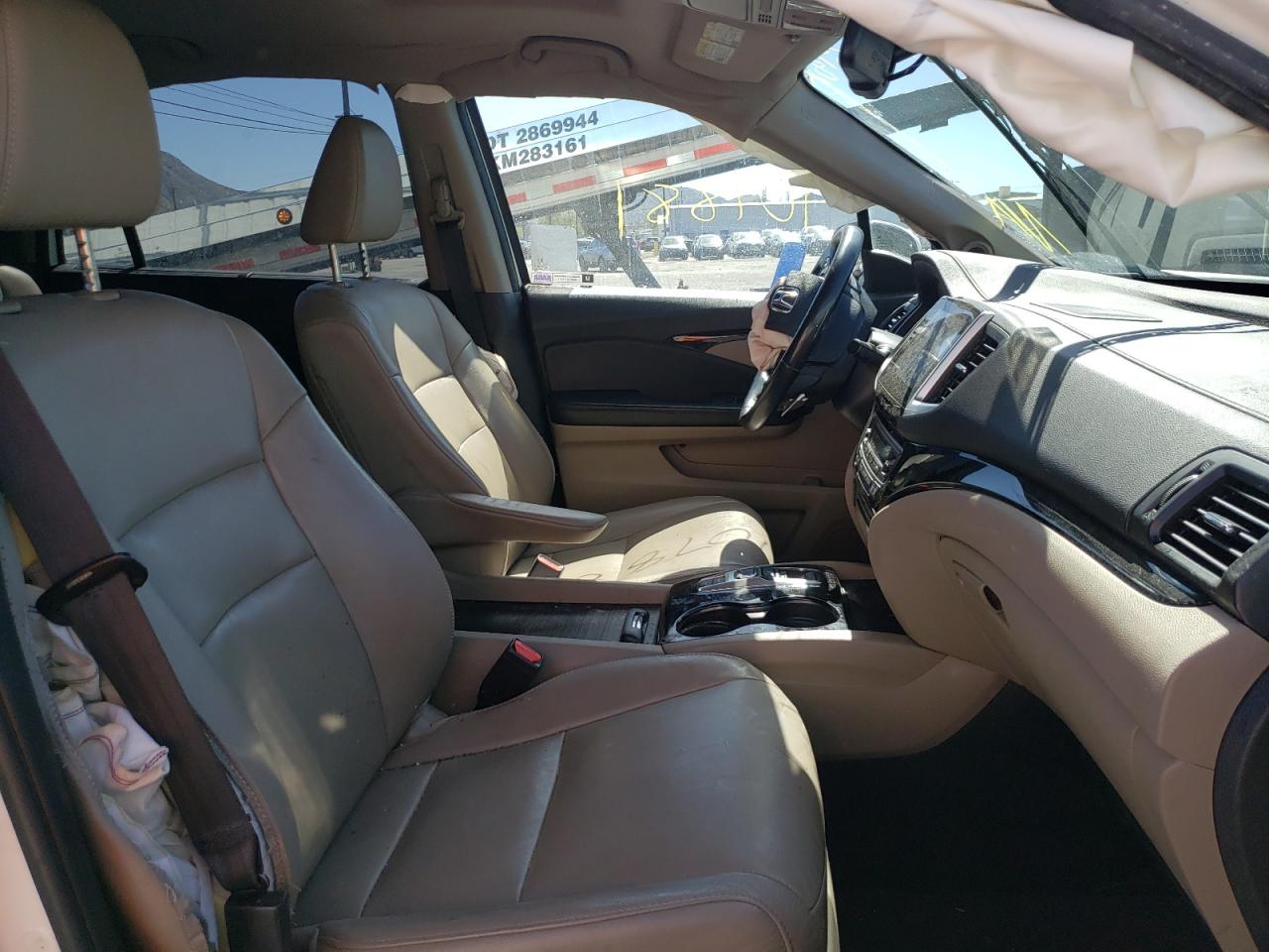 Photo 5 from auction – 2016 HONDA PILOT TOUR with VIN 5FNYF5H93GB053773