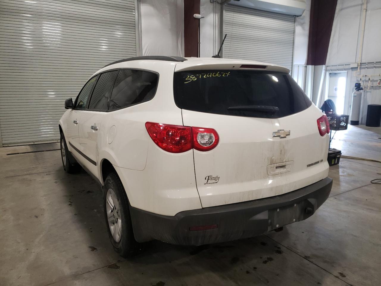 Photo 3 from auction – 2011 CHEVROLET TRAVERSE L with VIN 1GNKRFED1BJ320106