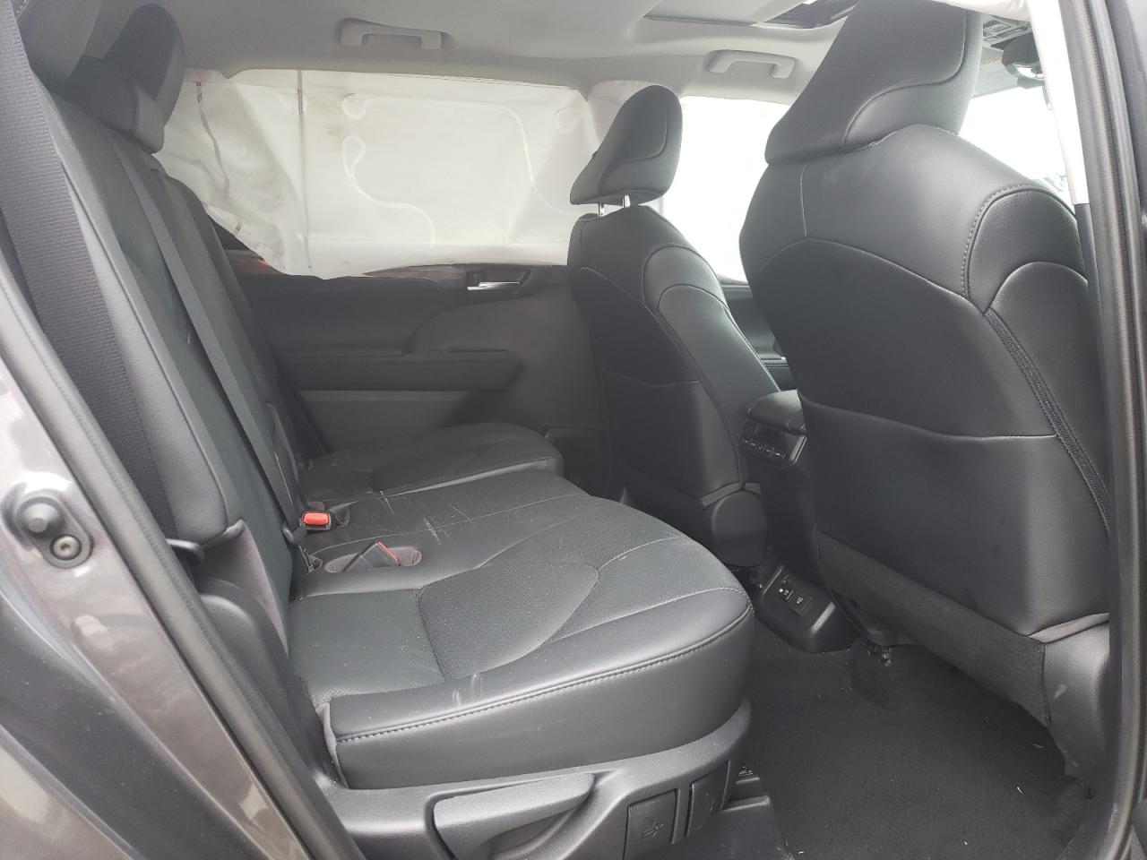 Photo 6 from auction – 2020 TOYOTA HIGHLANDER with VIN 5TDDZRBH4LS046091