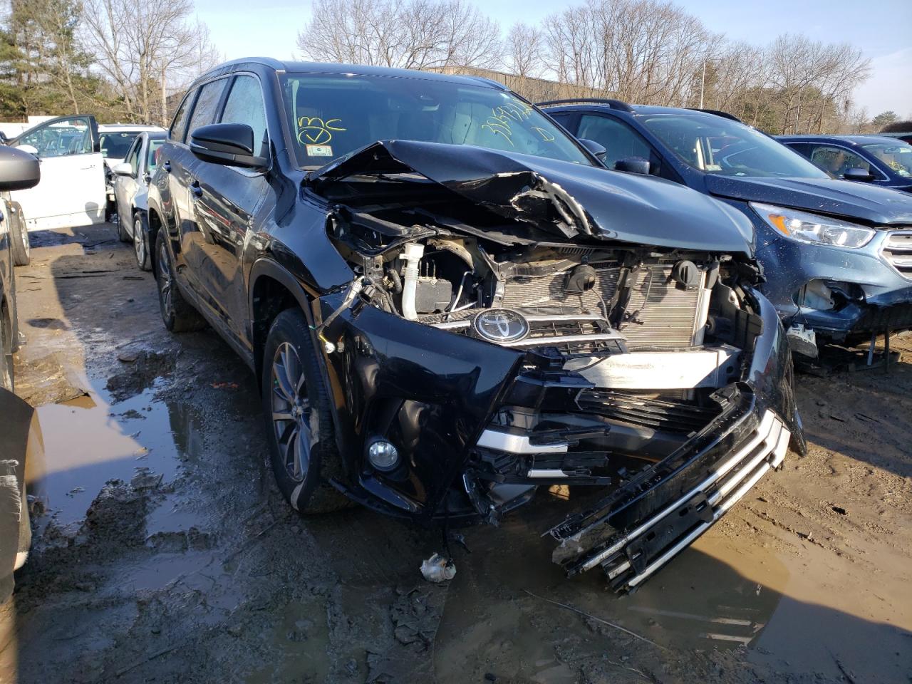 TOYOTA HIGHLANDER 2019 with VIN 5TDJZRFH5KS588649 - Photo from auction