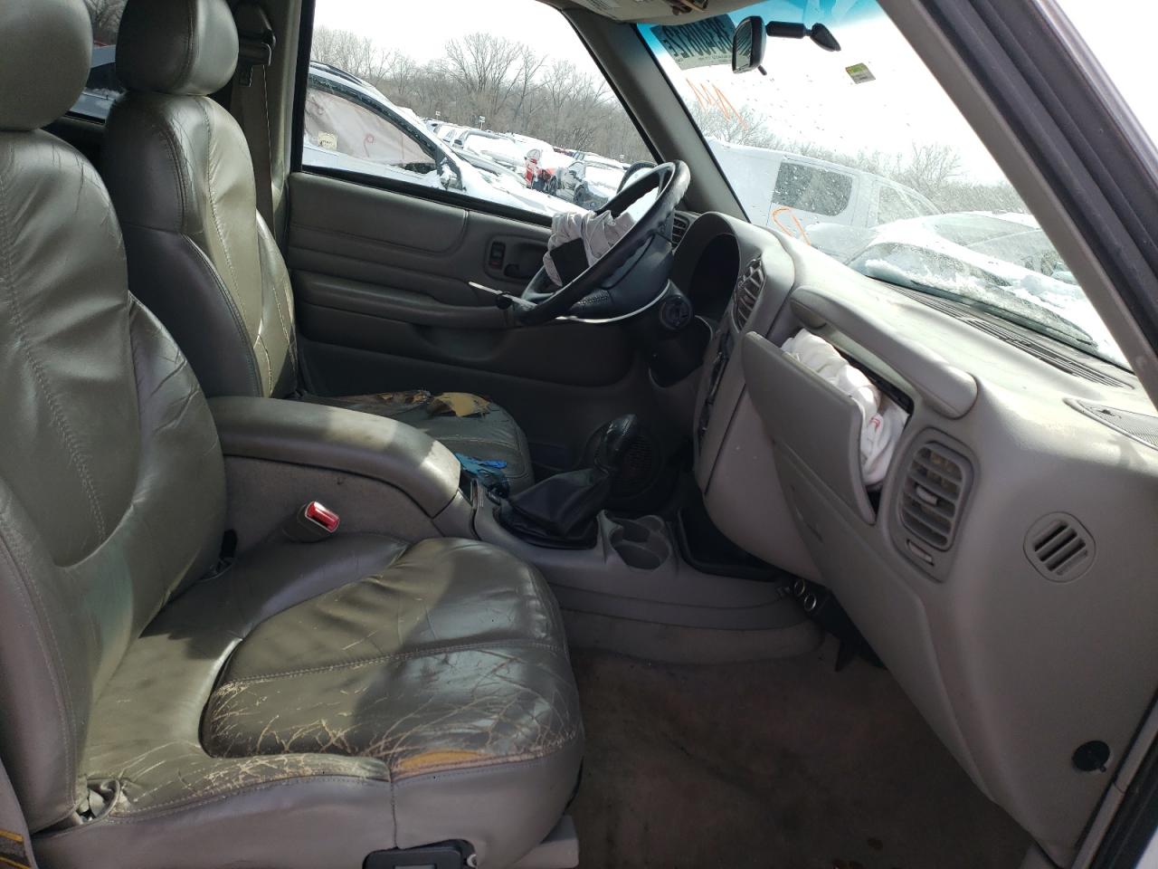 Photo 5 from auction – 2000 GMC JIMMY with VIN 1GKDT13W4Y2110469