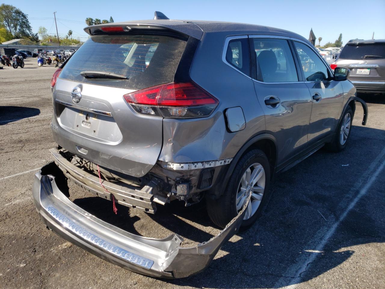 Photo 4 from auction – 2017 NISSAN ROGUE S with VIN KNMAT2MTXHP606386