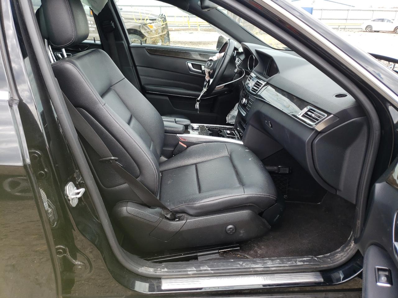 Photo 5 from auction – 2014 MERCEDES-BENZ E 350 with VIN WDDHF5KB4EA827150