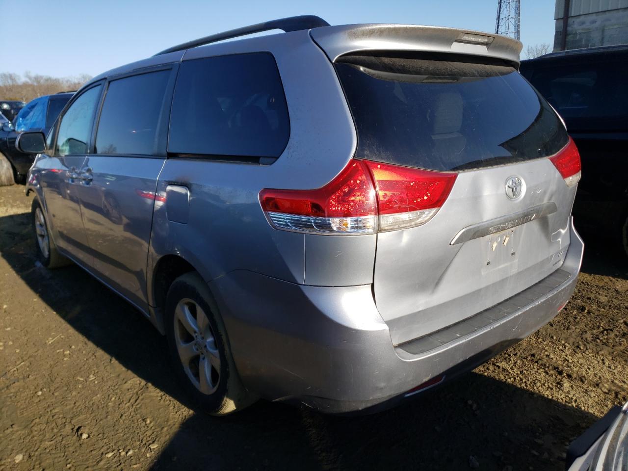 Photo 3 from auction – 2012 TOYOTA SIENNA LE with VIN 5TDKK3DC1CS216613