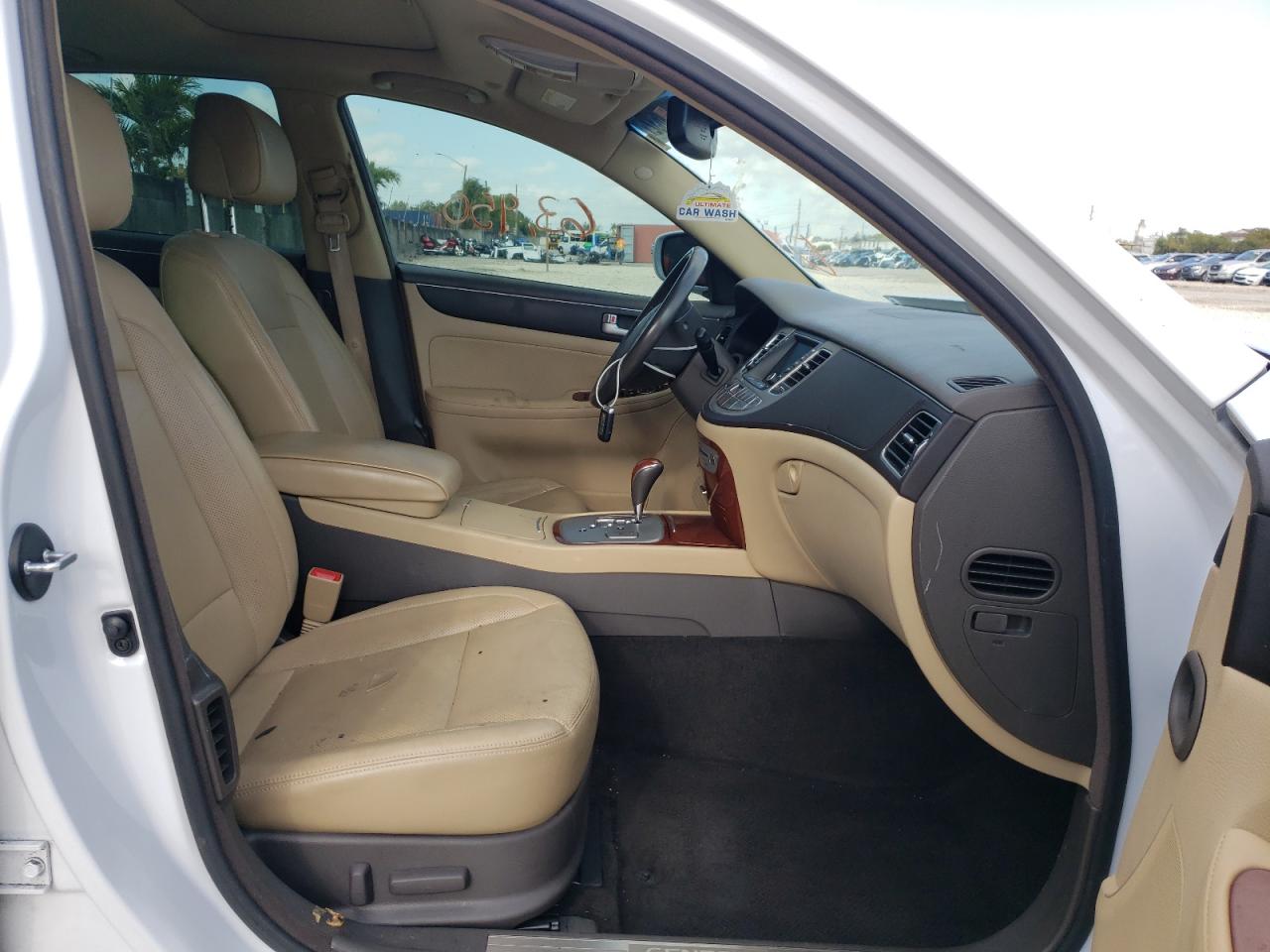 Photo 5 from auction – 2014 HYUNDAI GENESIS 3. with VIN KMHGC4DD0EU262977