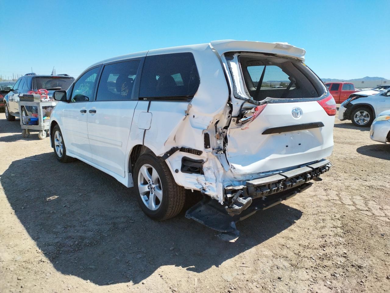 Photo 3 from auction – 2019 TOYOTA SIENNA with VIN 5TDZZ3DC6KS983141