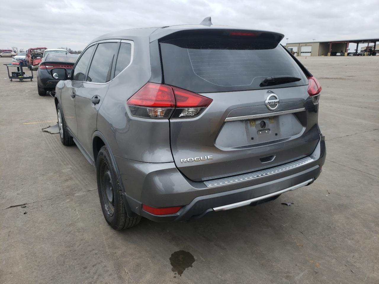 Photo 3 from auction – 2017 NISSAN ROGUE S with VIN KNMAT2MT9HP572828