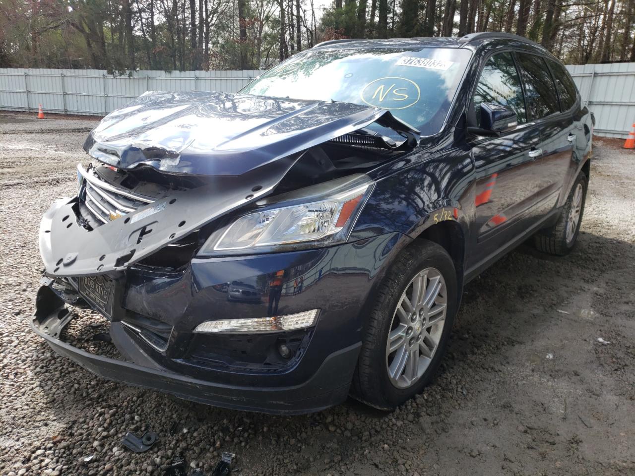 Photo 2 from auction – 2015 CHEVROLET TRAVERSE L with VIN 1GNKRGKDXFJ287672