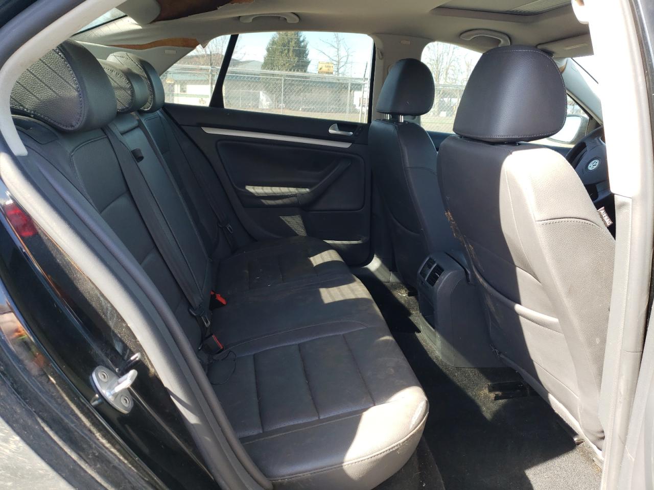 Photo 6 from auction – 2007 VOLKSWAGEN JETTA WOLF with VIN 3VWEF71K87M058844