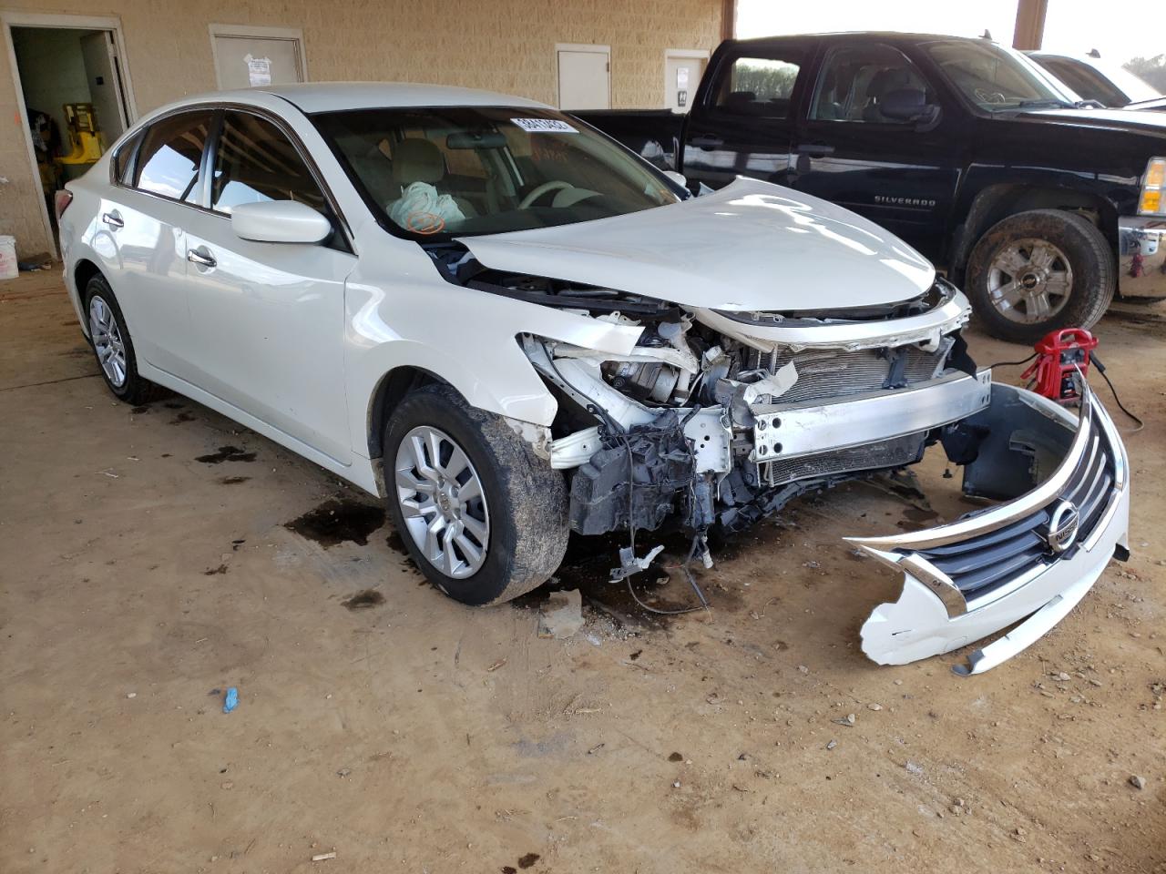 NISSAN ALTIMA 2.5 2015 with VIN 1N4AL3AP0FN365904 - Photo from auction