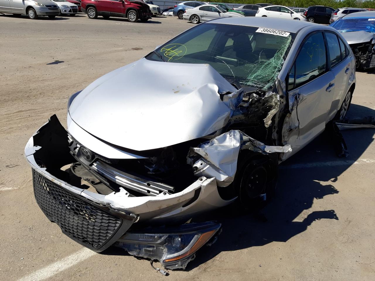 Photo 2 from auction – 2020 TOYOTA COROLLA LE with VIN 5YFEPRAE4LP095155