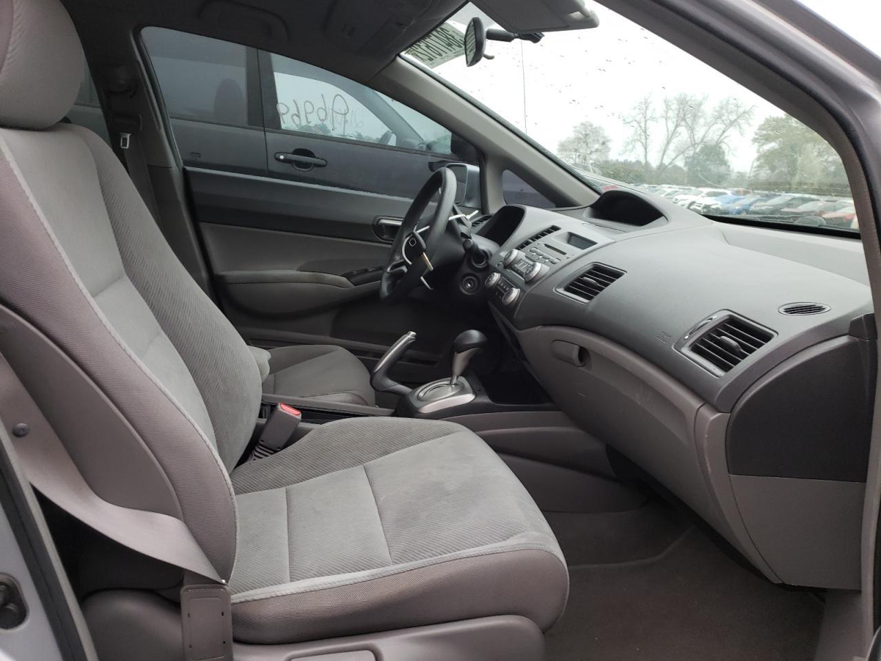 Photo 5 from auction – 2010 HONDA CIVIC LX with VIN 2HGFA1F52AH533871