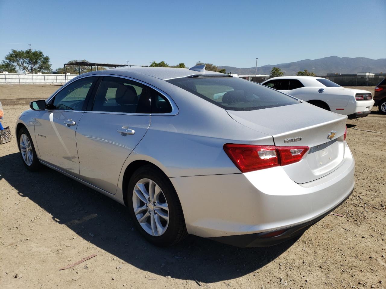 Photo 3 from auction – 2018 CHEVROLET MALIBU LT with VIN 1G1ZD5ST2JF123757