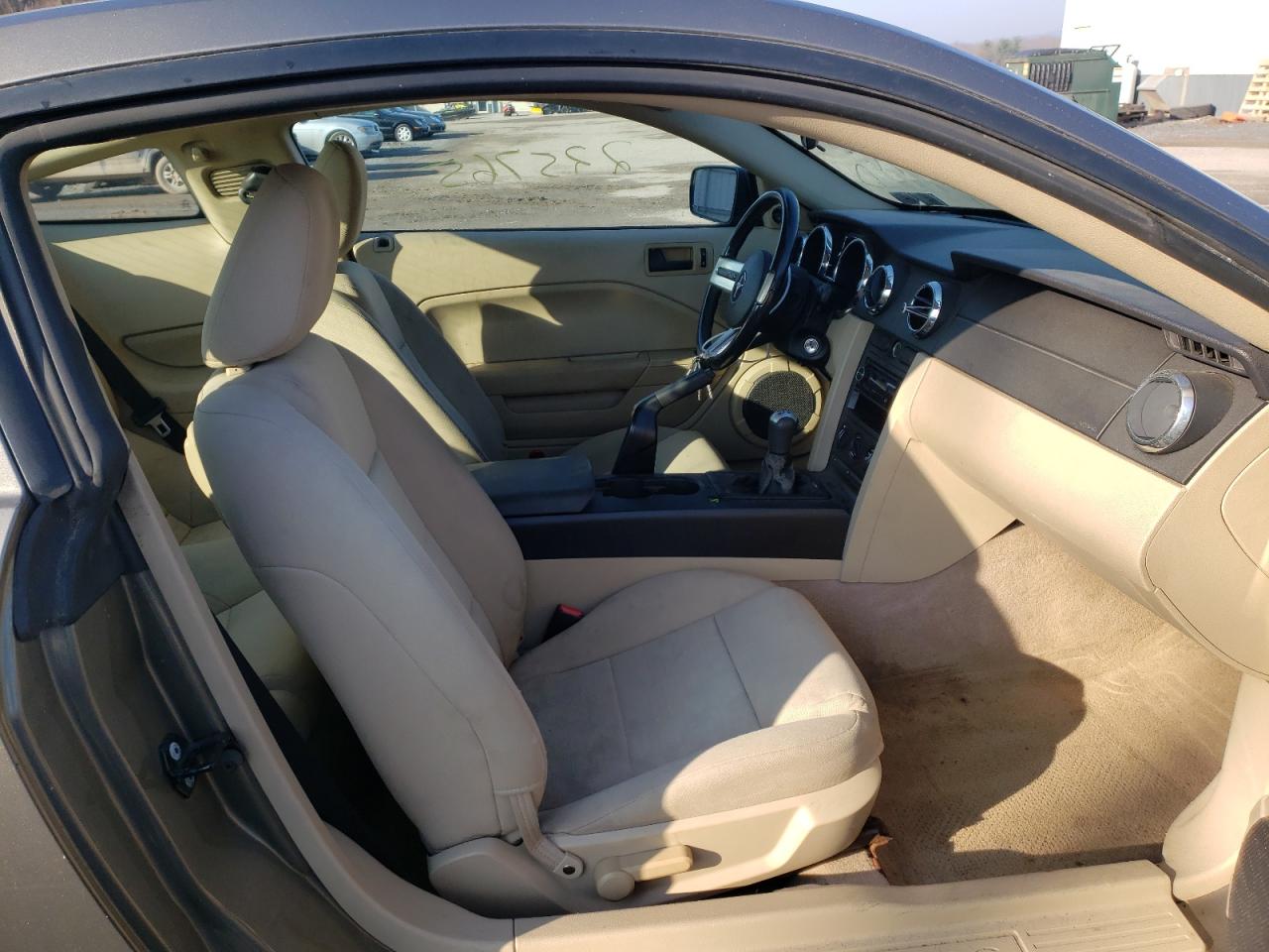 Photo 5 from auction – 2005 FORD MUSTANG with VIN 1ZVFT80N555148955
