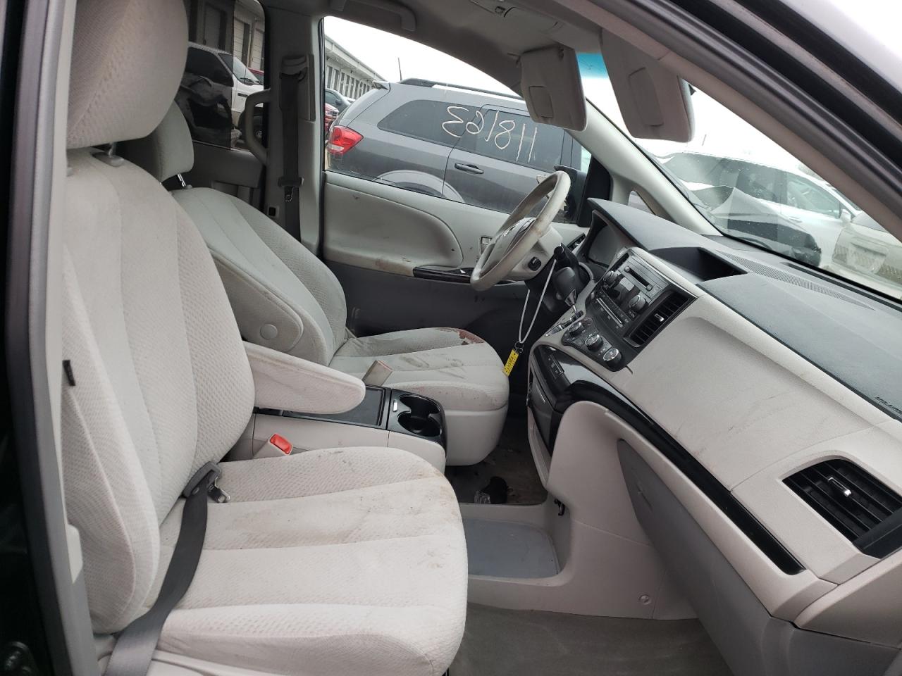 Photo 5 from auction – 2012 TOYOTA SIENNA LE with VIN 5TDKK3DC0CS208650