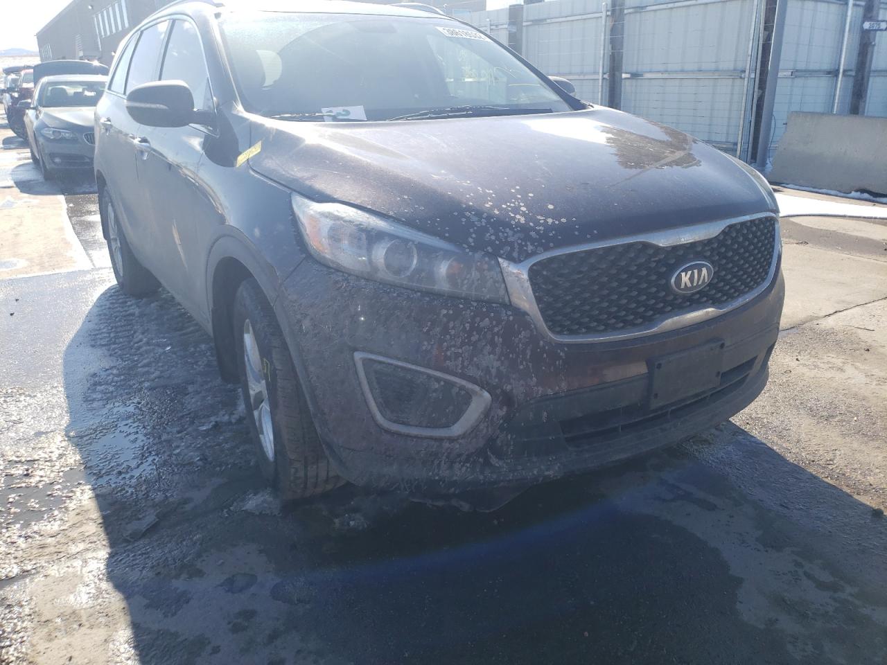 Photo 9 from auction – 2016 KIA SORENTO LX with VIN 5XYPGDA32GG081128