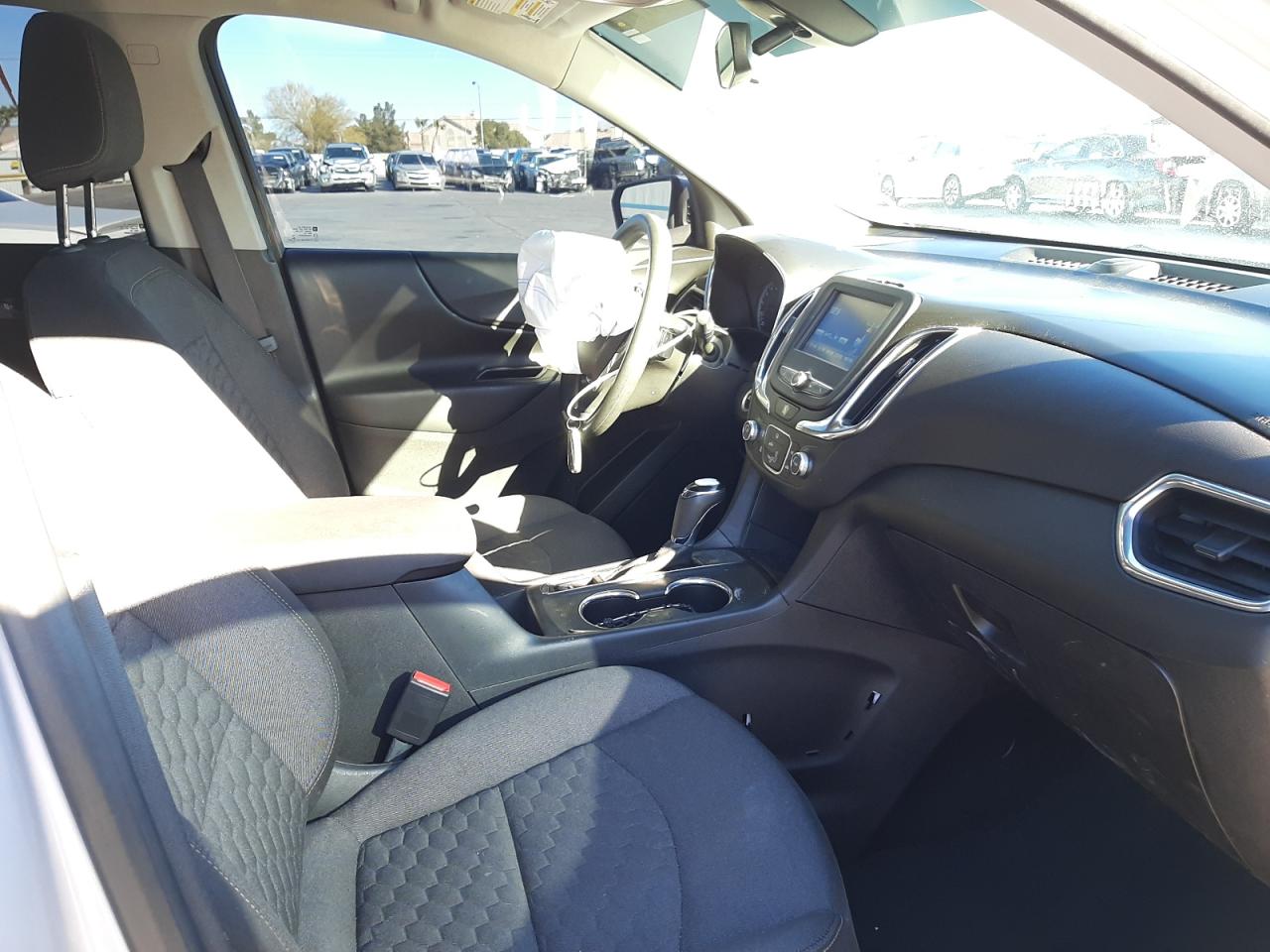 Photo 5 from auction – 2018 CHEVROLET EQUINOX LT with VIN 2GNAXJEV6J6208037