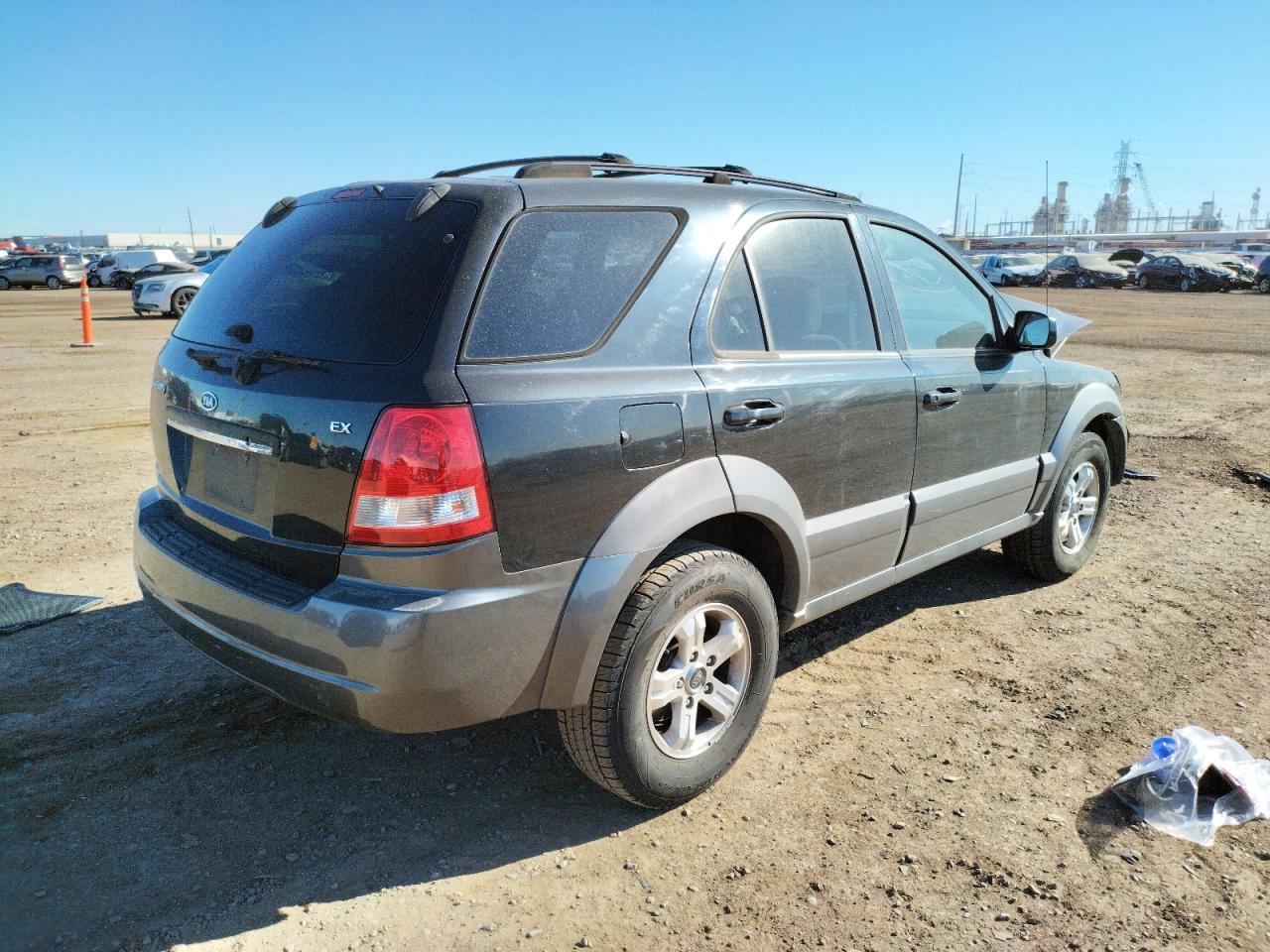 Photo 4 from auction – 2005 KIA SORENTO EX with VIN KNDJC733955369718
