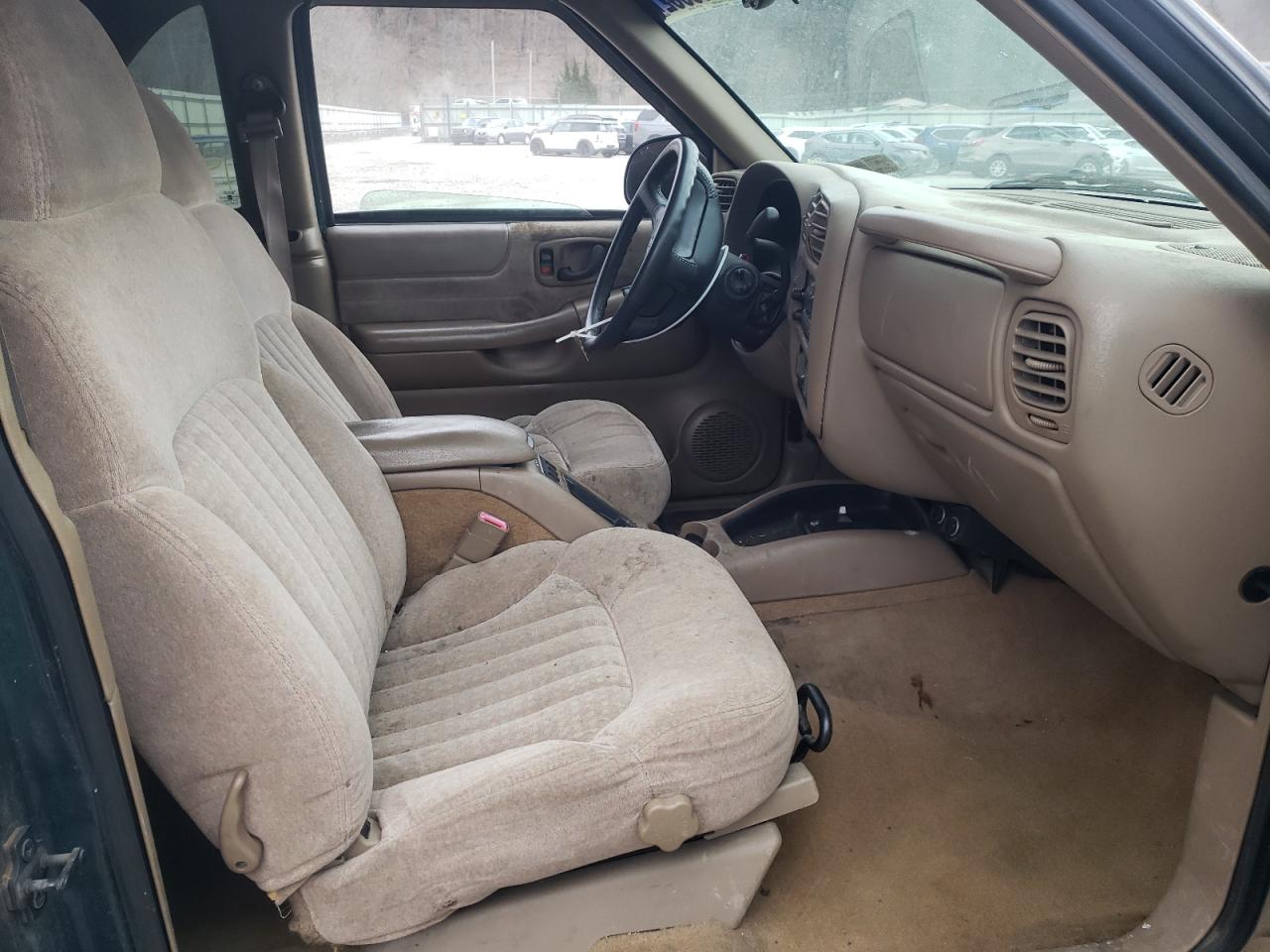 Photo 5 from auction – 1998 CHEVROLET BLAZER with VIN 1GNCT18W3WK190769