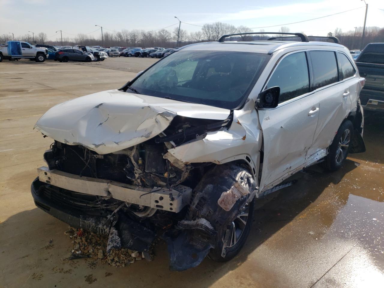 Photo 2 from auction – 2016 TOYOTA HIGHLANDER with VIN 5TDJKRFH2GS346882