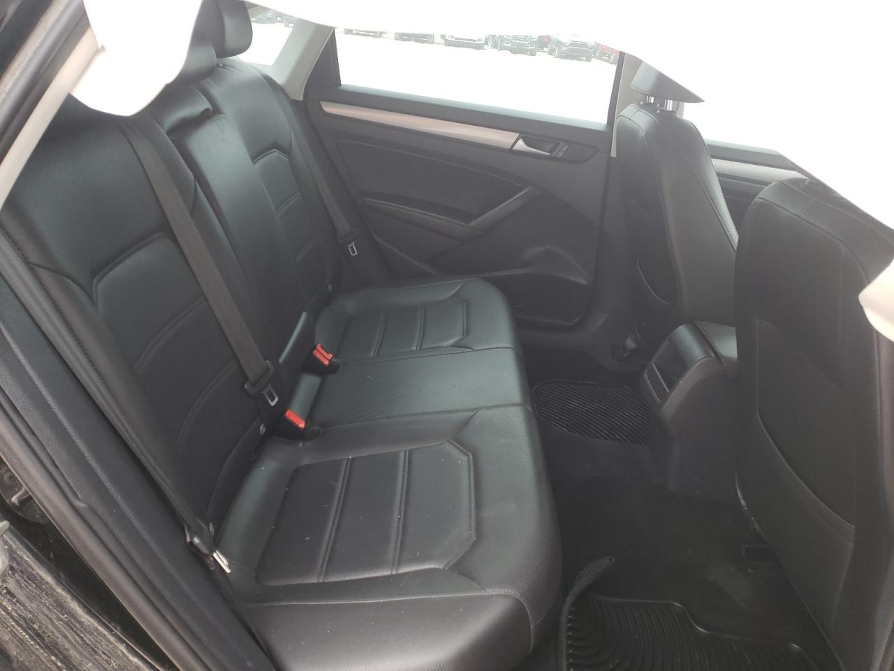 Photo 6 from auction – 2015 VOLKSWAGEN PASSAT S with VIN 1VWAS7A3XFC098068