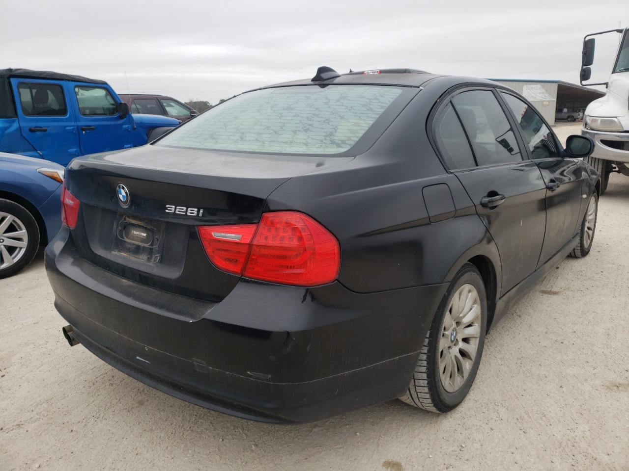 Photo 4 from auction – 2009 BMW 328 I with VIN WBAPH77569NL83005