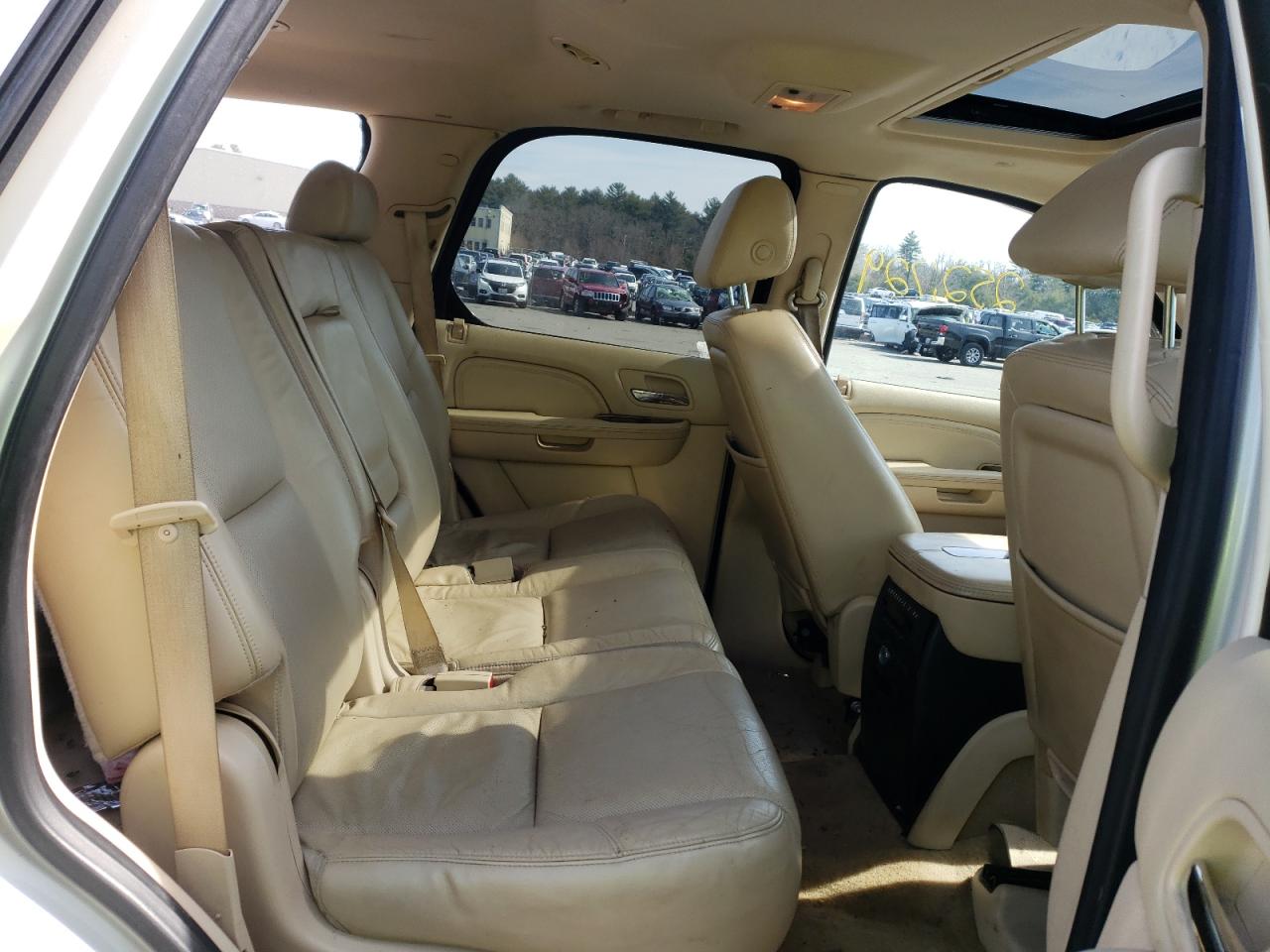 Photo 6 from auction – 2008 CADILLAC ESCALADE L with VIN 1GYFK63878R133767