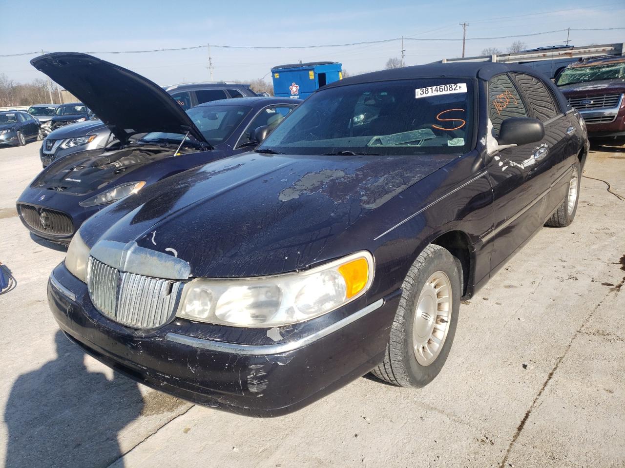 Photo 2 from auction – 1999 LINCOLN TOWN CAR E with VIN 1LNHM81W2XY648522