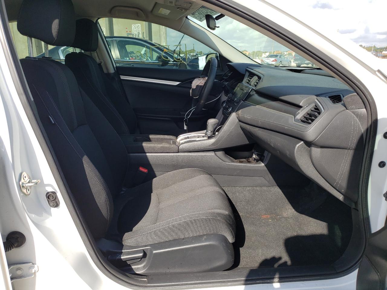 Photo 5 from auction – 2019 HONDA CIVIC LX with VIN 2HGFC2F67KH595311