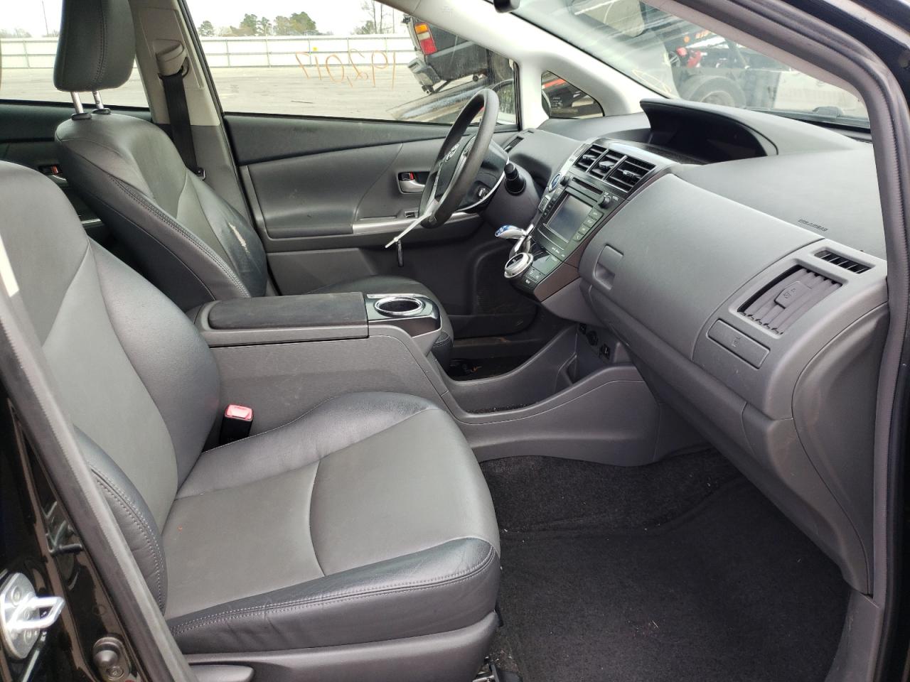 Photo 5 from auction – 2012 TOYOTA PRIUS V with VIN JTDZN3EU6C3183252