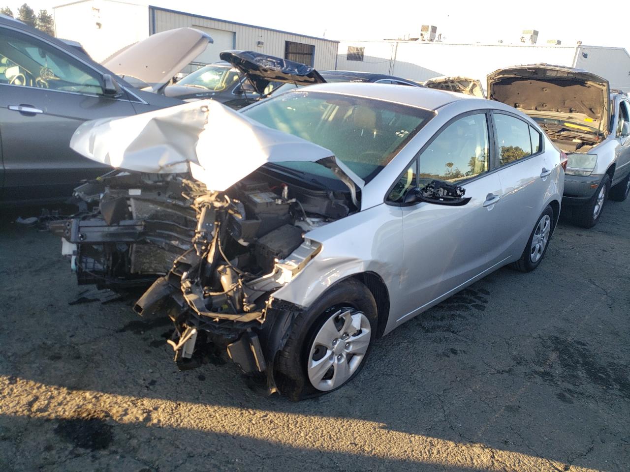 Photo 2 from auction – 2018 KIA FORTE LX with VIN 3KPFK4A79JE260848