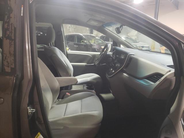 Photo 5 from auction – 2017 TOYOTA SIENNA LE with VIN 5TDKZ3DC5HS798931