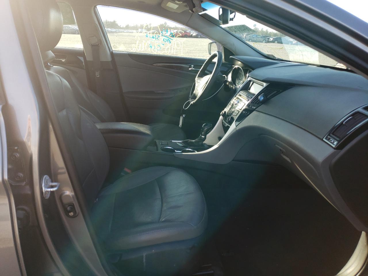Photo 5 from auction – 2011 HYUNDAI SONATA SE with VIN 5NPEC4AC4BH087016