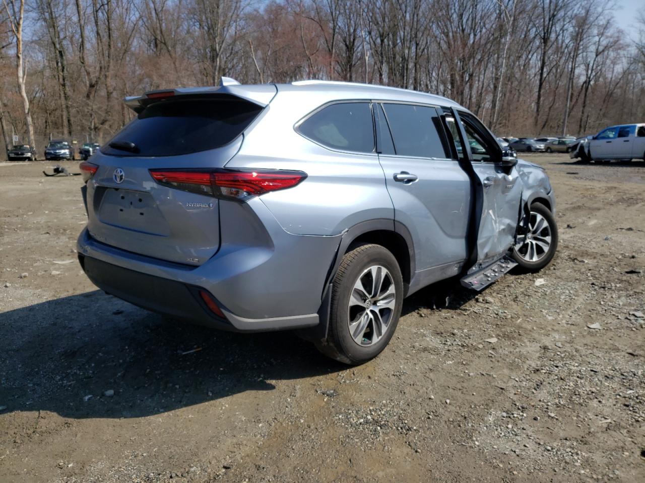 Photo 4 from auction – 2021 TOYOTA HIGHLANDER with VIN 5TDGBRCH6MS063881