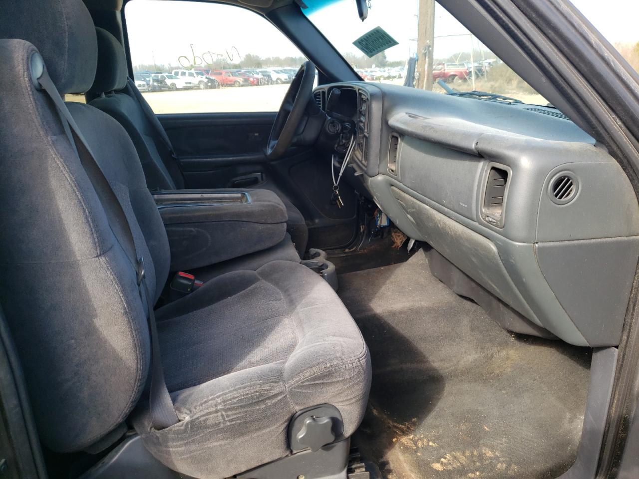 Photo 5 from auction – 2001 CHEVROLET SILVERADO with VIN 2GCEC19TX11184725