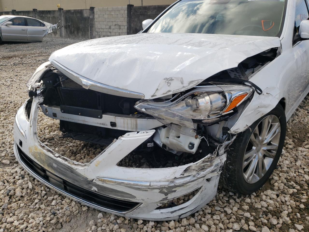 Photo 9 from auction – 2014 HYUNDAI GENESIS 3. with VIN KMHGC4DD0EU262977