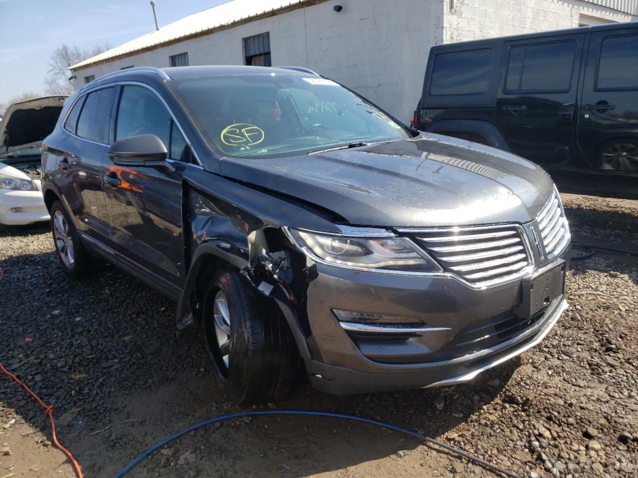 LINCOLN MKC SELECT 2017 with VIN 5LMCJ2D97HUL40385 - Photo from auction