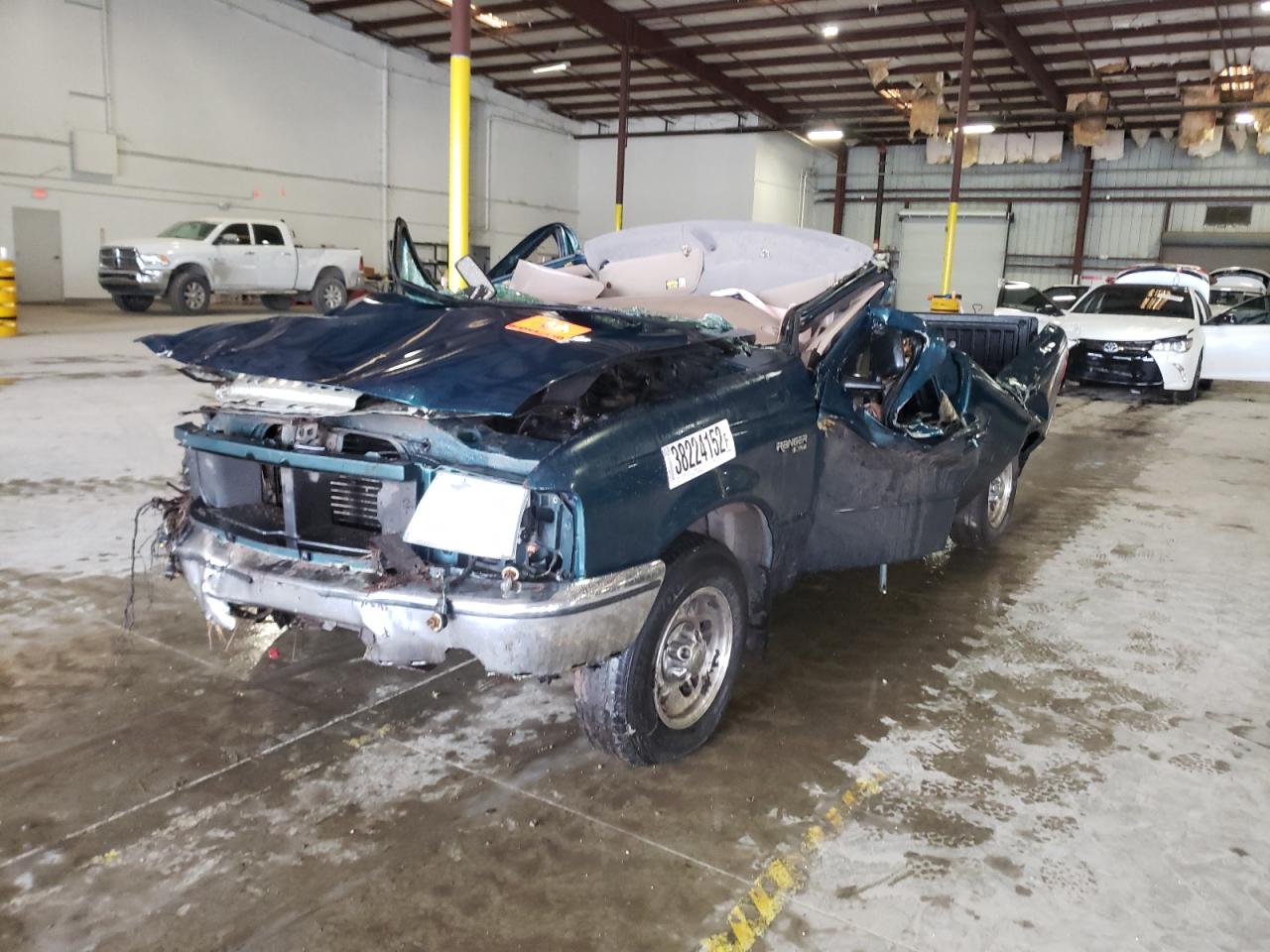 Photo 2 from auction – 1998 FORD RANGER with VIN 1FTYR10C4WUA96175