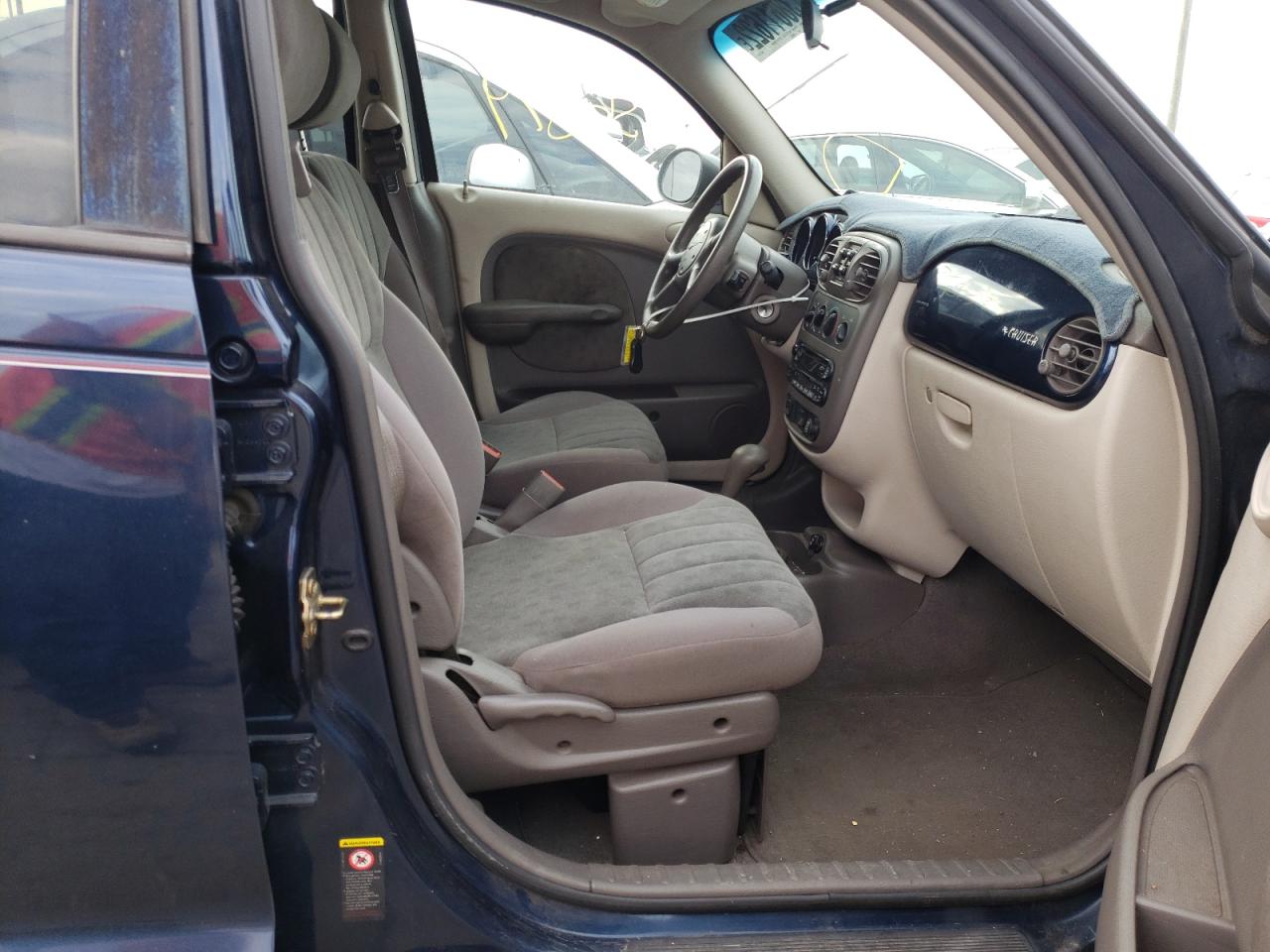 Photo 5 from auction – 2002 CHRYSLER PT CRUISER with VIN 3C8FY58B82T235918