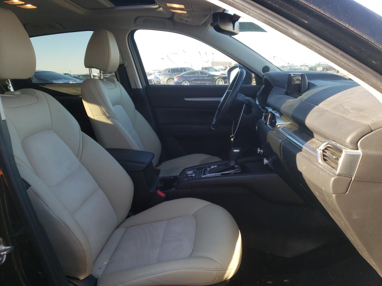 Photo 5 from auction – 2019 MAZDA CX-5 TOURI with VIN JM3KFBCMXK0611780