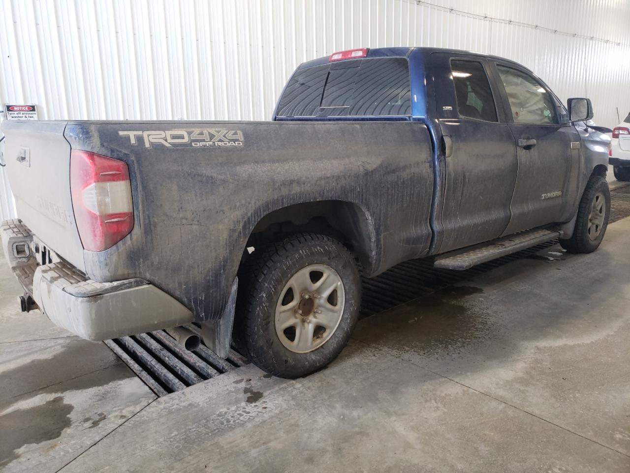 Photo 4 from auction – 2014 TOYOTA TUNDRA DOU with VIN 5TFUY5F19EX388691