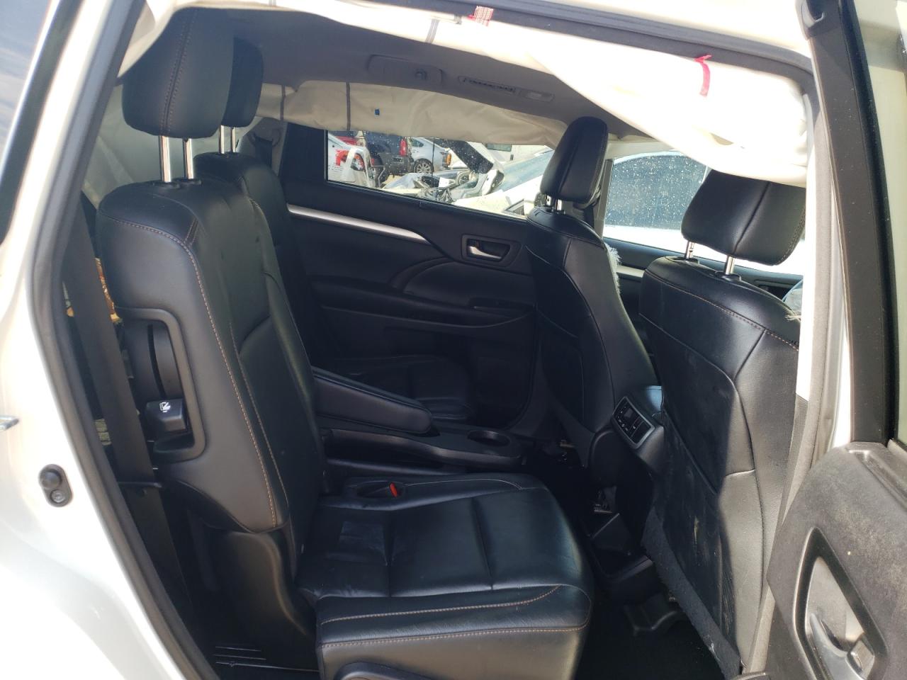 Photo 6 from auction – 2016 TOYOTA HIGHLANDER with VIN 5TDJKRFH2GS346882