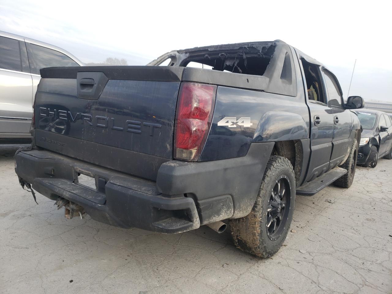 Photo 4 from auction – 2004 CHEVROLET AVALANCHE with VIN 3GNEK12T74G230379