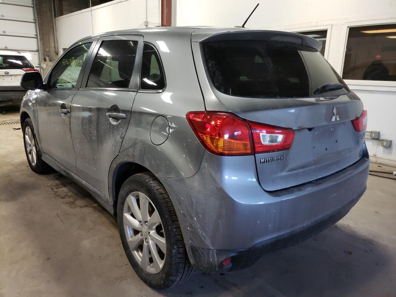 Photo 3 from auction – 2014 MITSUBISHI OUTLANDER with VIN 4A4AR4AU2EE010549